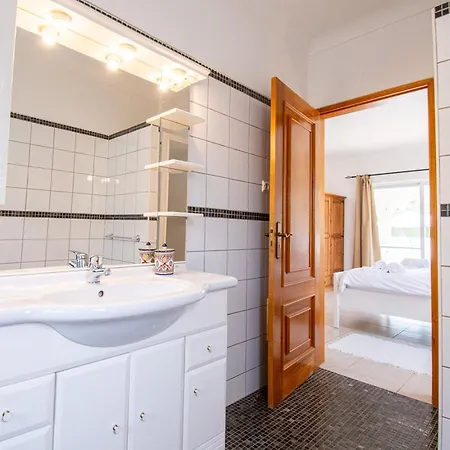 La Pausa - Serene 3-bedroom Retreat With Heated Pool