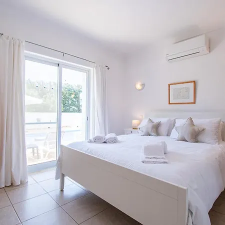 Villa La Pausa - Serene 3-bedroom Retreat With Heated Pool *
