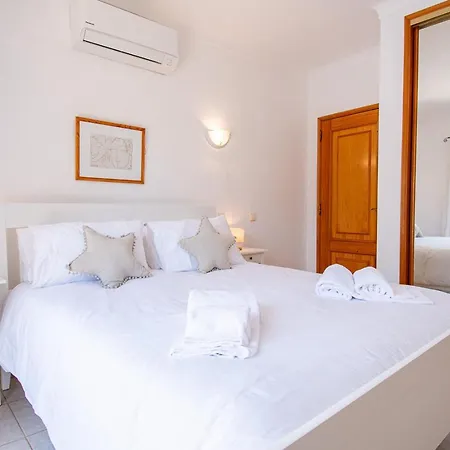 Villa La Pausa - Serene 3-bedroom Retreat With Heated Pool Carvoeiro (Lagoa)