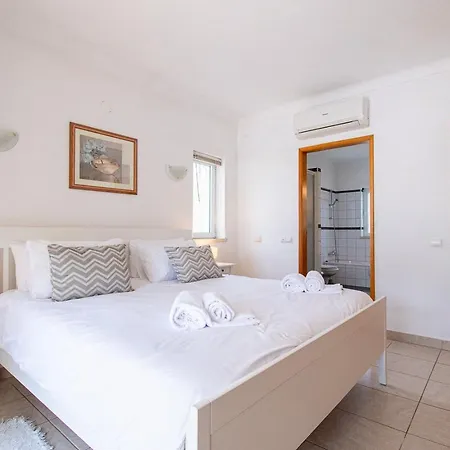 Villa La Pausa - Serene 3-bedroom Retreat With Heated Pool Carvoeiro (Lagoa)
