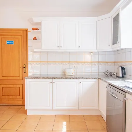 La Pausa - Serene 3-bedroom Retreat With Heated Pool *