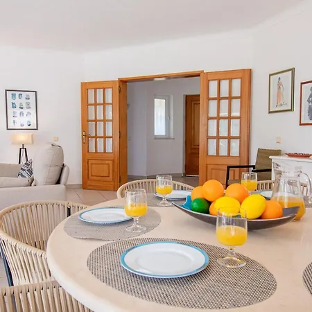 La Pausa - Serene 3-bedroom Retreat With Heated Pool