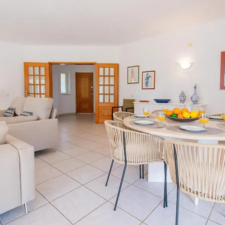La Pausa - Serene 3-bedroom Retreat With Heated Pool Villa