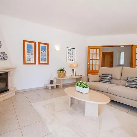 Villa La Pausa - Serene 3-bedroom Retreat With Heated Pool Carvoeiro (Lagoa)