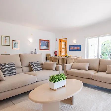 La Pausa - Serene 3-bedroom Retreat With Heated Pool