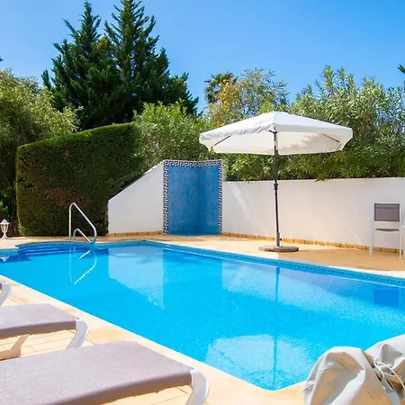 La Pausa - Serene 3-bedroom Retreat With Heated Pool *