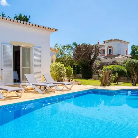 La Pausa - Serene 3-bedroom Retreat With Heated Pool Villa