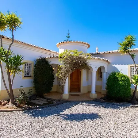 La Pausa - Serene 3-bedroom Retreat With Heated Pool Villa *